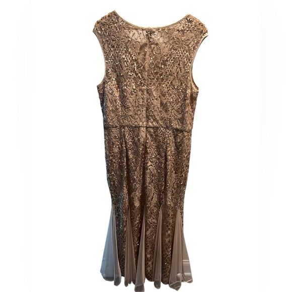 Alex Evenings Sequin Lace Sleeveless Gown w/ Mesh Godet Insets – Size 16 - Picture 4 of 9